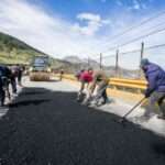 Walter Vuoto supervisa la recuperación vial en el puente sobre el arroyo Grande en Ushuaia