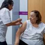 Ushuaia: Jornada de vacunación y controles médicos para adultos mayores en el Centro de Salud Municipal