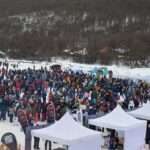 Ushuaia brilló en la Fiesta Nacional del Invierno con la bajada de antorchas en Cerro Castor