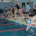 Más de 100 niños participaron de un encuentro interno de natación en Ushuaia