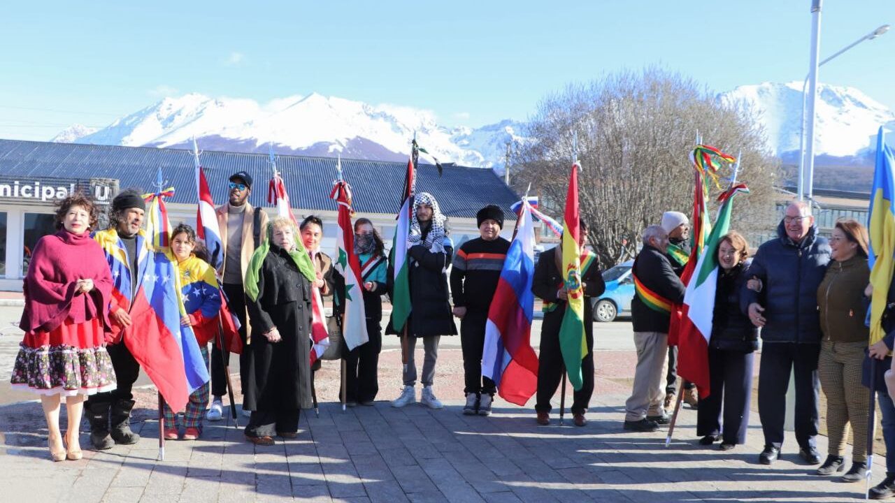 Ushuaia celebró el Día Nacional del Inmigrante con un acto en la Plazoleta del Monumento